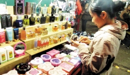 'Hoảng hồn' mỹ phẩm chợ đêm chỉ từ 10 nghìn